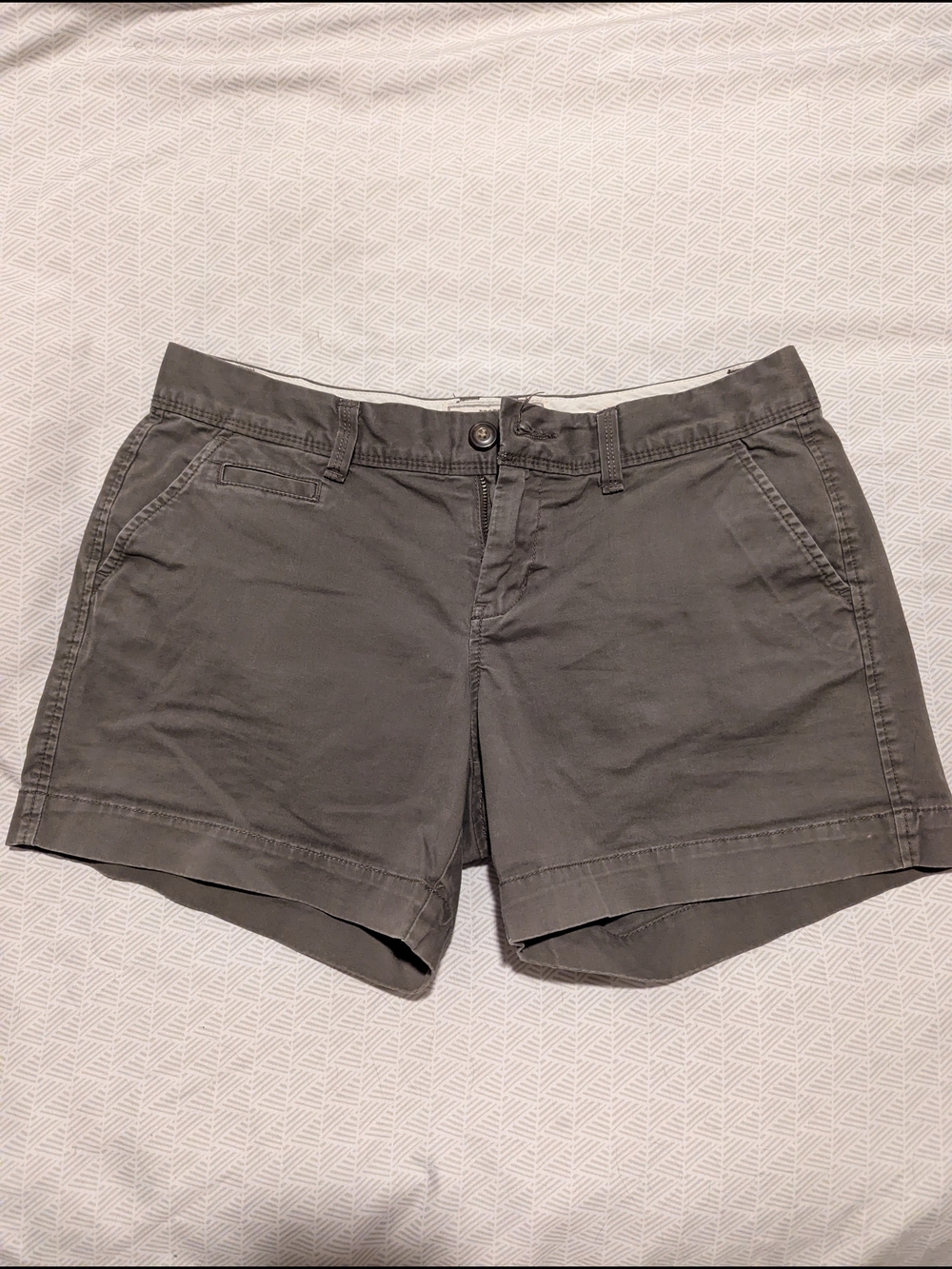 Women’s Casual Stretch Chino Shorts — Gray